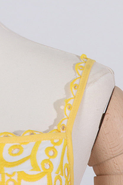 Süßes, elegantes, solides, ausgehöhltes Patchwork-Kleid mit quadratischem Kragen und Sling-Kleid 