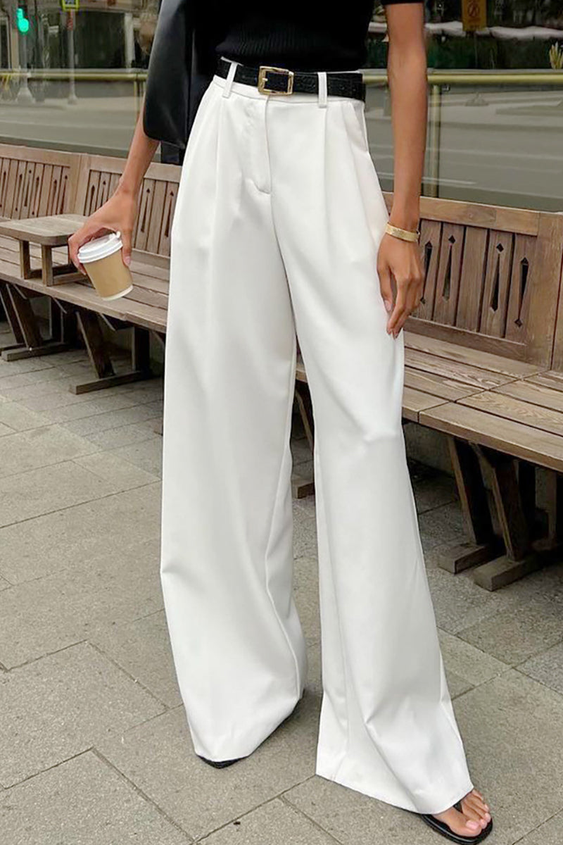 Lässige, gerade geschnittene Hose im britischen Stil mit einfarbigen Taschen 