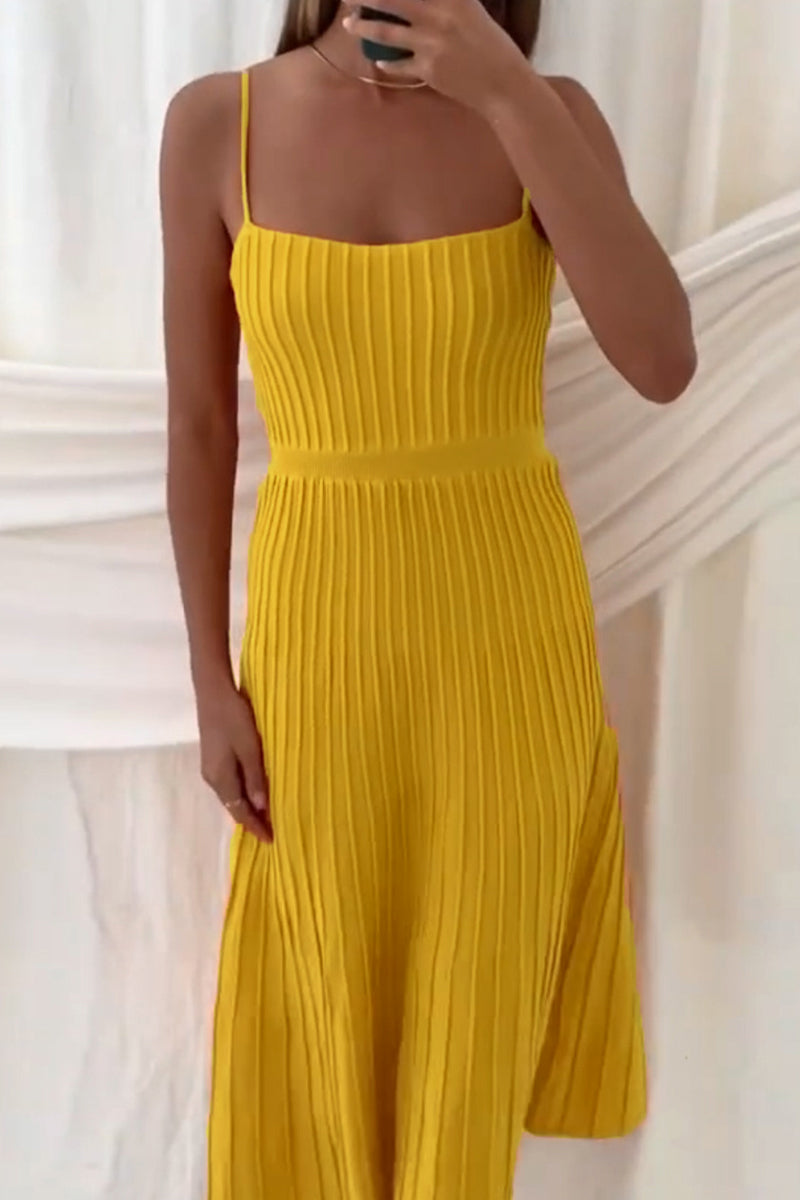 Robes à bretelles à col carré et plis unis, simplicité décontractée (7 couleurs) 